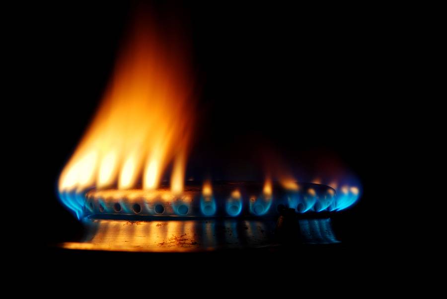 Почему газ горит красным пламенем на плите – причины, что окрашивает пламя газа оранжевым, красным цветом, а не синим?кухня — вкус комфорта