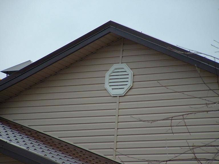 Вентиляция в частном доме через фронтон: инструктаж по обустройству