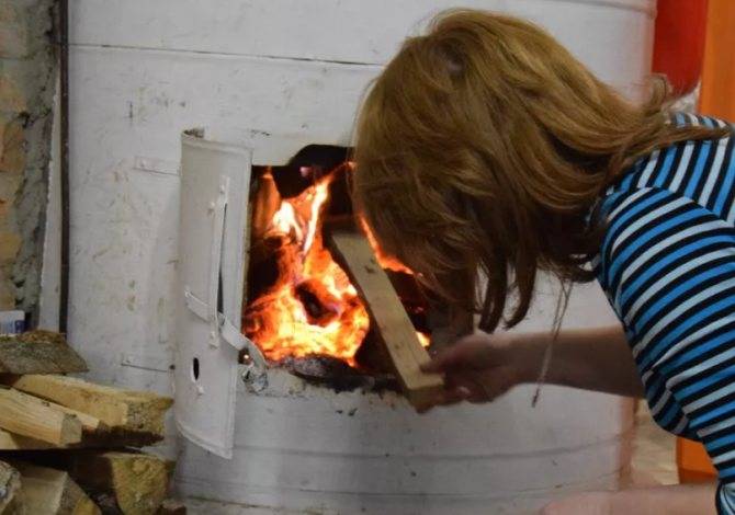 Чем лучше топить печь дровами или топливными брикетами, сравнение