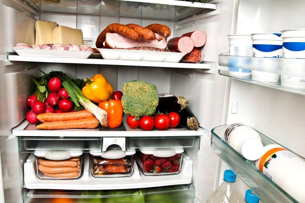 Какие продукты категорически нельзя хранить в холодильнике: важно знать
