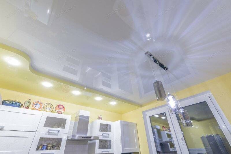 Натяжные потолки на кухне: варианты. как выбрать натяжные потолки для кухникухня — вкус комфорта