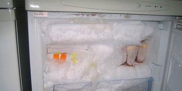 Как быстро разморозить холодильник: 5 способов