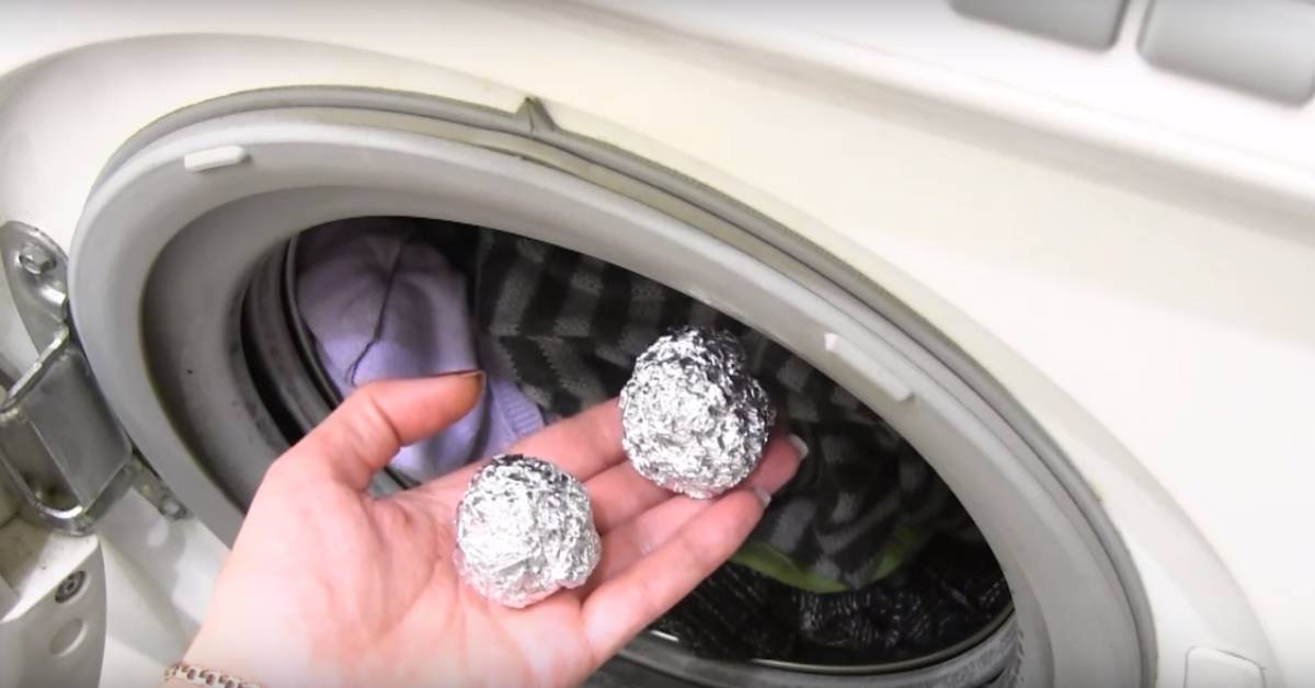 Шарик из фольги в стиральной машине: зачем добавляют, как действует