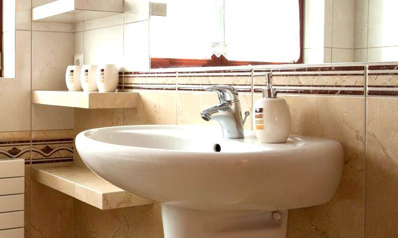 Раковина для ванной с пьедесталом: технология установки и подключения