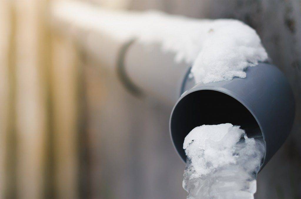 Как отогреть замерзший водопровод: обзор лучших способов