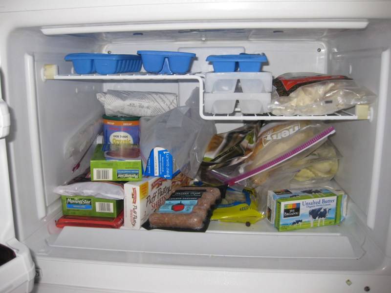 Как быстро избавиться от запаха в морозильной камере холодильника в домашних условиях
