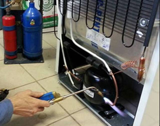 Пошаговая инструкция по заправке фреоном любого типа холодильников