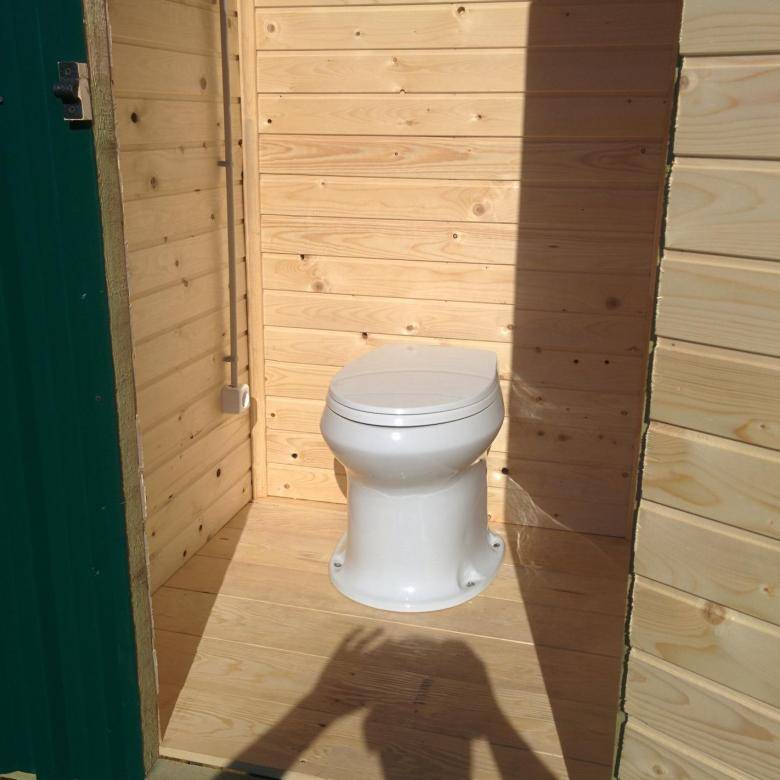 Как сделать и установить унитаз для отдельно стоящего дачного туалета