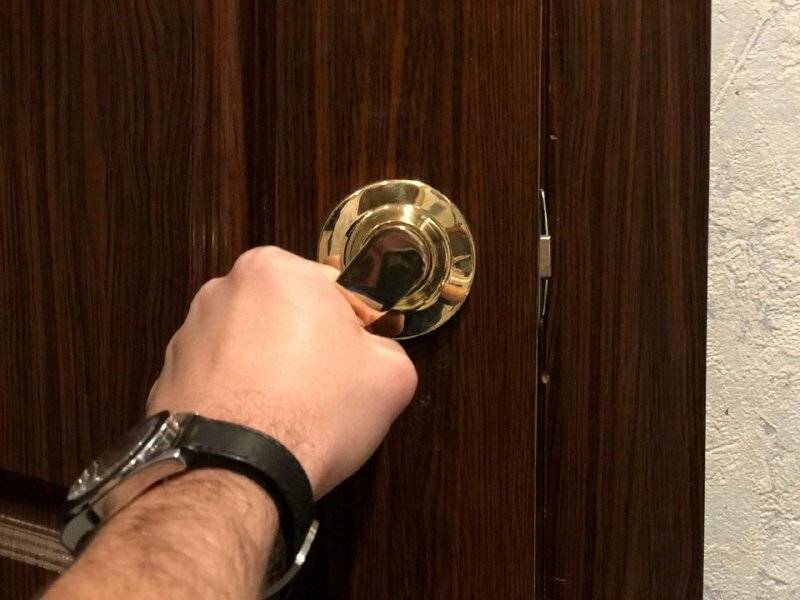 Как можно открыть без ключа замок входной двери