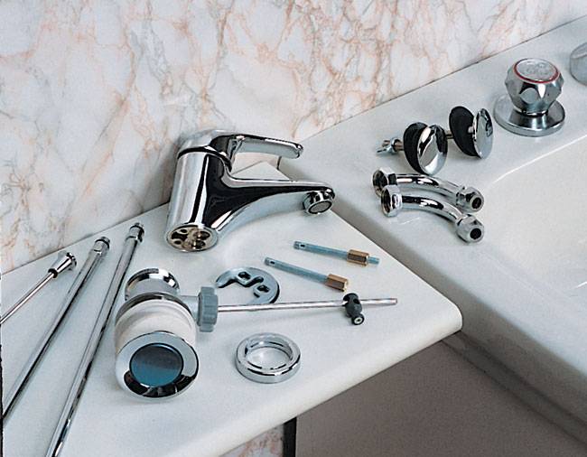 Основные критерии, по которым нужно выбирать смеситель для раковины в ванной комнате