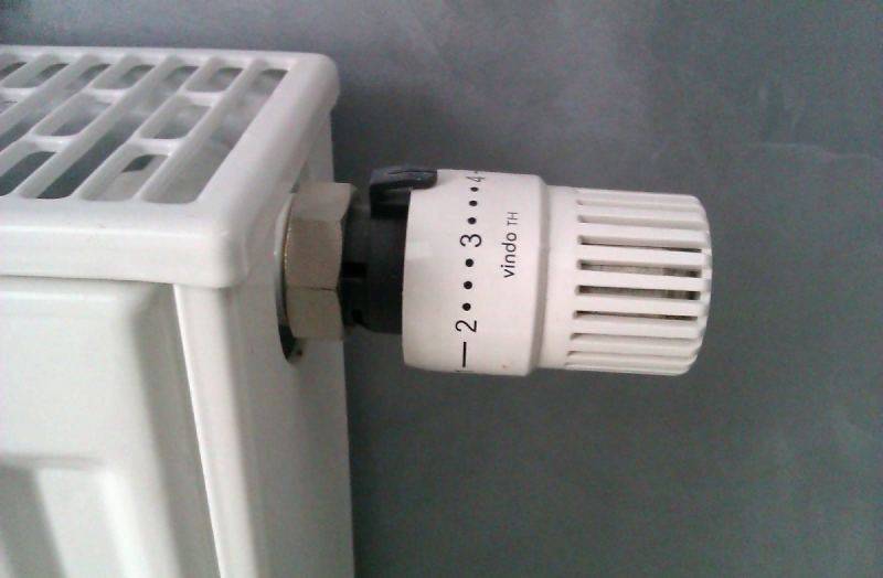 Зачем нужен терморегулятор для радиатора отопления, и какой выбрать