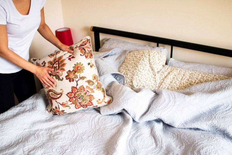 Как часто надо менять постельное белье дома