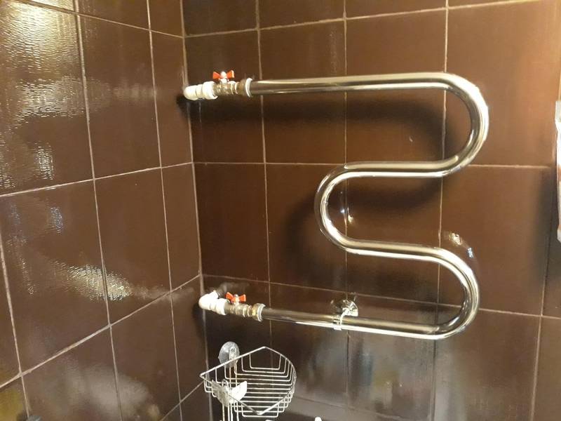 Установка полотенцесушителя в ванной своими руками: как правильно смонтировать и подключить