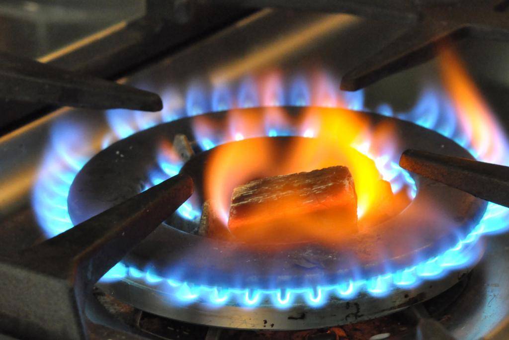 Почему коптит газовая плита: вероятные причины неисправности, советы по их устранению