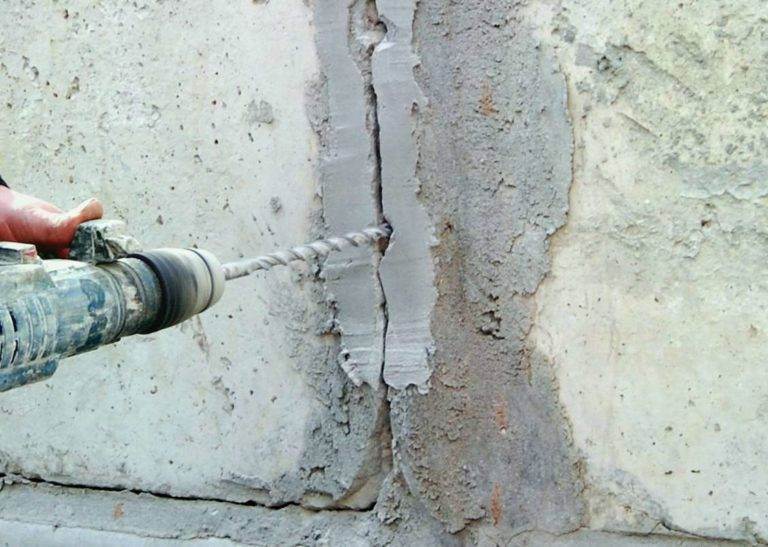 Чем заделать трещины в бетоне: методики ремонта и профилактика
