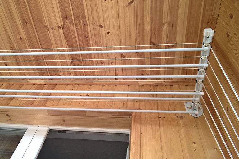 Сушилка для белья на балкон: варианты обустройства и красивого применения в дизайне интерьера (150 фото)