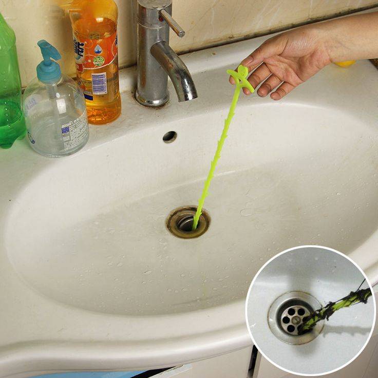Как самостоятельно выполнить чистку слива ванны и раковины