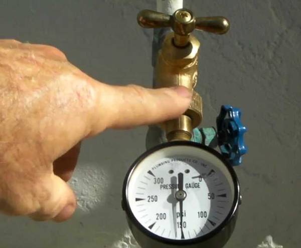 Давление воды в водопроводе: каким должно быть и как повысить при необходимости