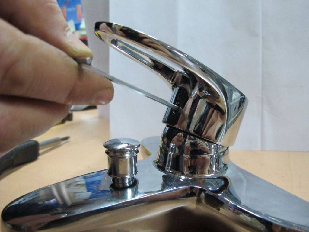 Смеситель для ванны: ремонт переключателя, кран-буксы, устранение течи своими руками (+ видео)