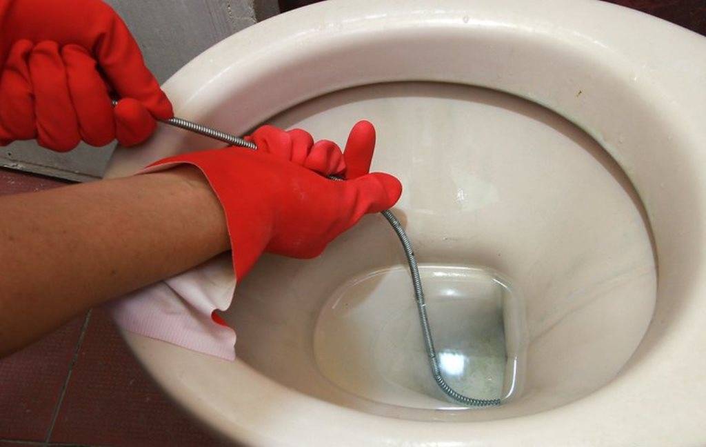 Как прочистить засор в трубе: 17 способов прочистки в домашних условиях