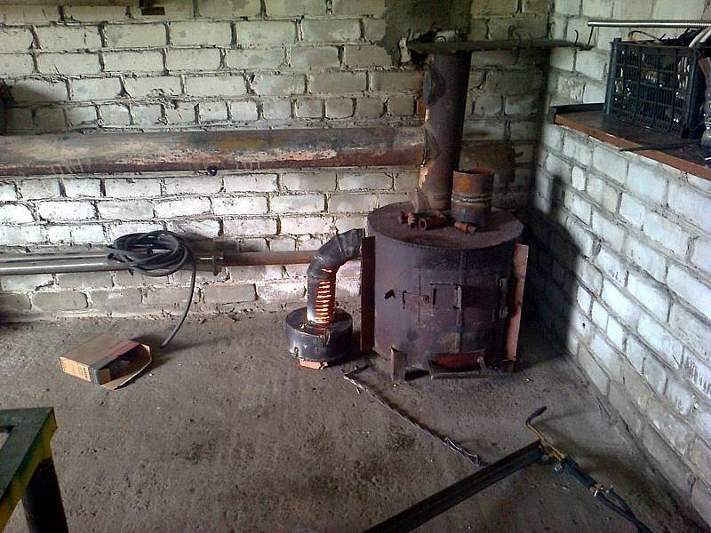 Как сделать печь для гаража на дровах или отработке своими руками