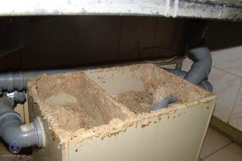 Жироулавливатель под мойку, для канализации и вытяжки: зачем нужен, плюсы и минусы