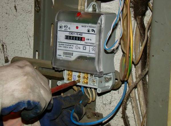 Сколько стоит поменять электросчетчик: тарифы на замену прибора в квартире и частном доме