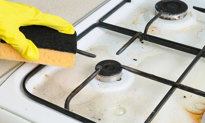 Воняет газом от плиты: почему пахнет газом из духовки и от конфорок, и как это устранить?