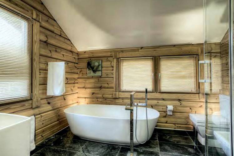 Отделка ванной комнаты в деревянном доме своими руками (фото и видео)