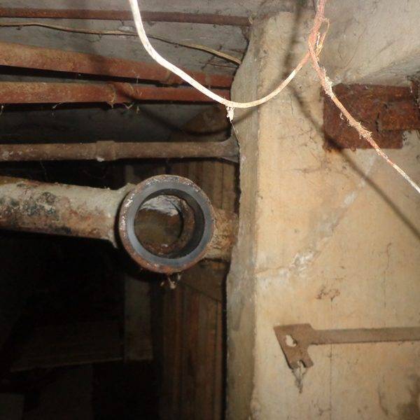 Чем заделать трещину в чугунной канализационной трубе