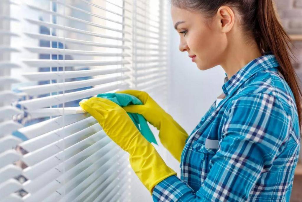 Как часто нужно стирать шторы в квартире из разных материалов