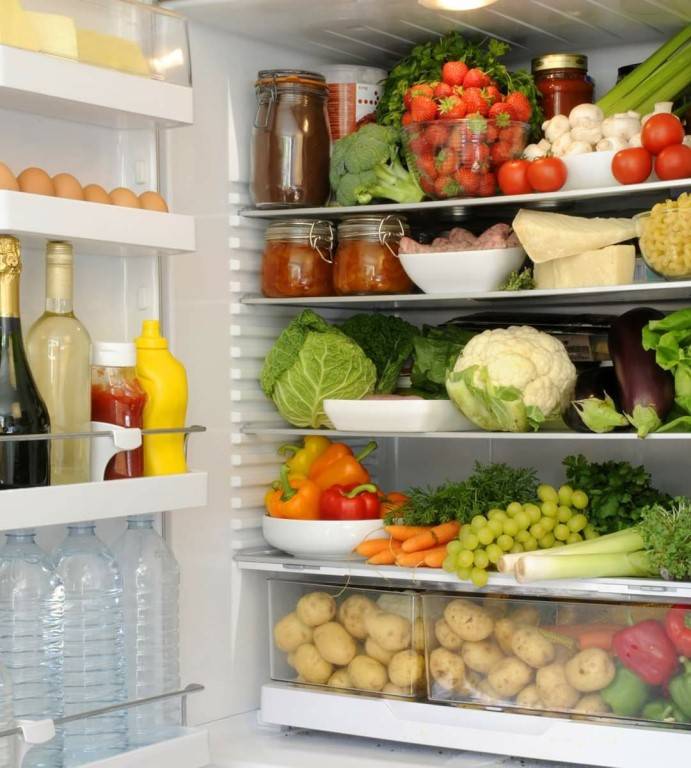 Супруга начала класть деньги в холодильник. для чего?