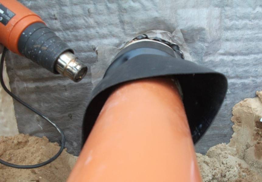 Зачем нужен герметик при укладке канализационных труб?