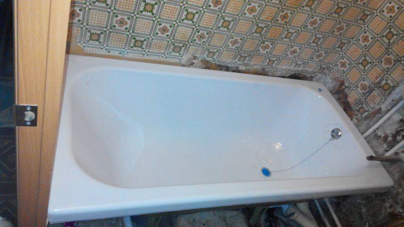 В каких случаях стоит устанавливать акриловый вкладыш в ванную