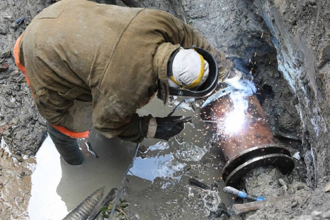 Что делать, когда в газовую трубу попала вода: способы устранения аварии