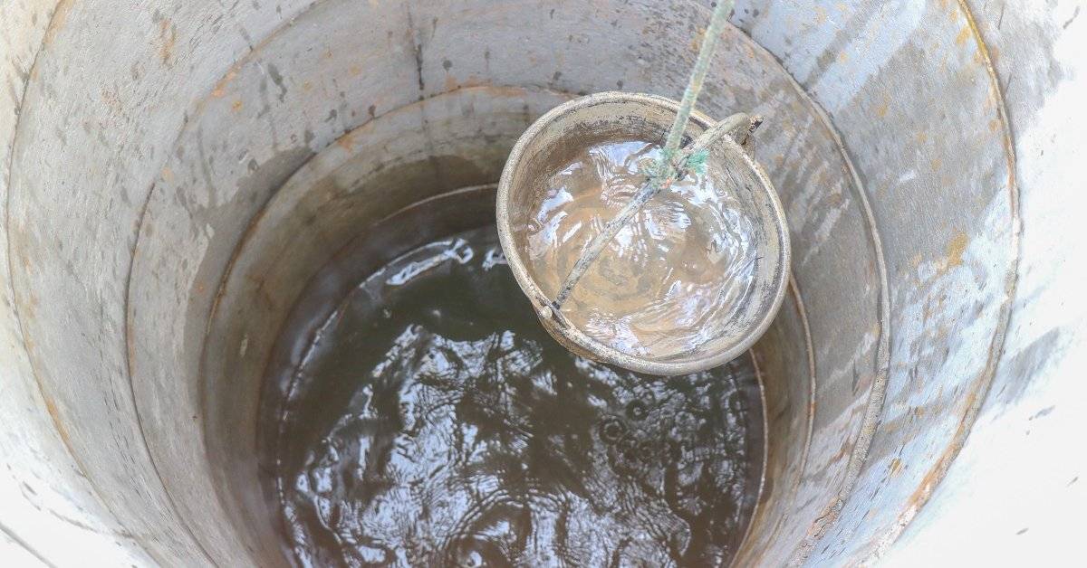 Почему вода из колодца зеленеет: причины + методы очистки | гидро гуру