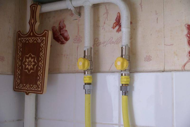 Как перенести газовую трубу в квартире: правила переноса и советы по расположению