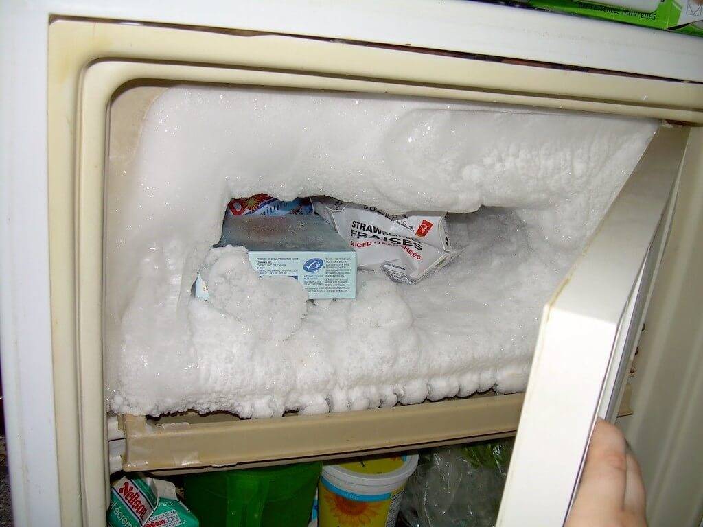 Как избавиться от снега и льда на задней стенке холодильника: причины появления, способы устранения, что делать, чтобы проблема намерзания не проявлялась повторно