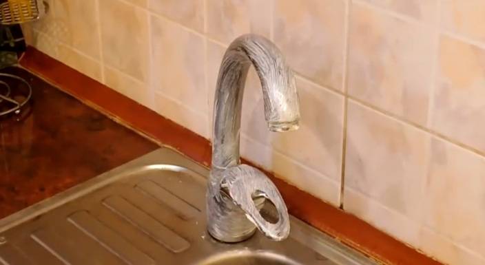 Как очистить кран смесителя в ванной от известкового налета в домашних условиях?