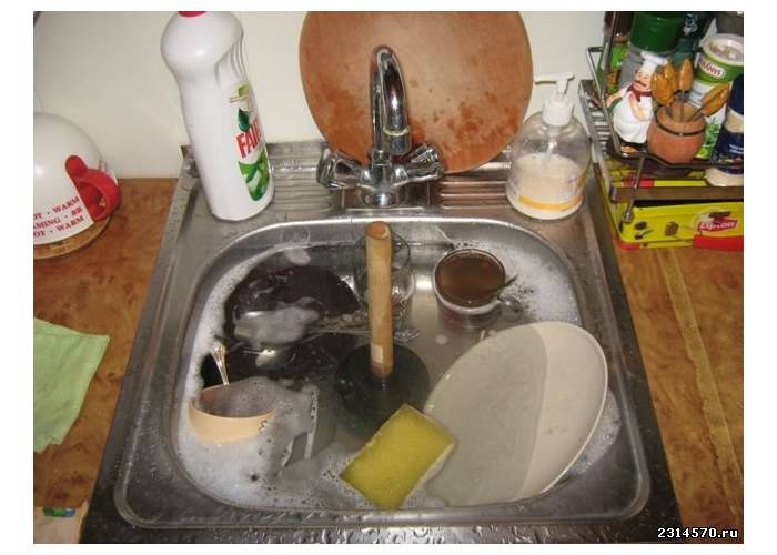 Засорилась раковина на кухне - что необходимо делать: стандартные и народные методы удаления засоров