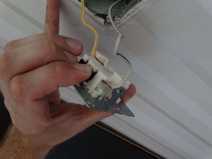 Замена старой розетки и выключателя в квартире своими руками: видео, как заменить их самостоятельно