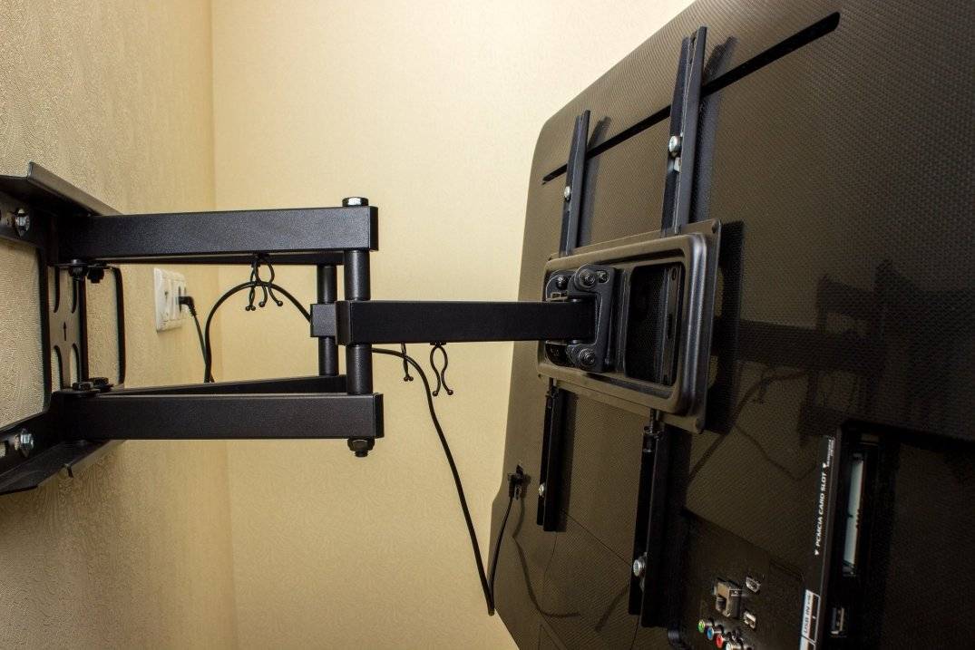 Как повесить телевизор на стену без кронштейна: пошаговая инструкция