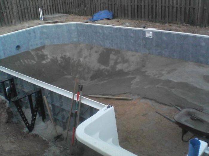 Как построить бассейн с бетонной чашей своими руками