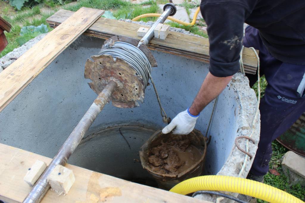Ремонт колодца: чистка бетона своими руками, восстановление или замена сруба, демонтаж кольца