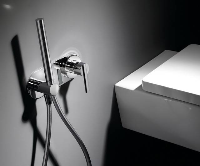 Гигиенический душ со смесителем скрытого монтажа: установка своими руками и модели