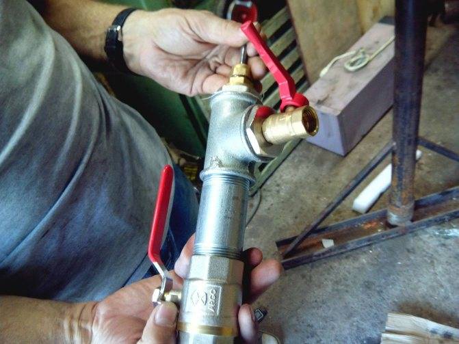 Как врезать отвод в трубу водопровода под давлением