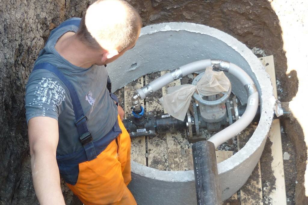Врезка в трубу водопровода: как правильно делается