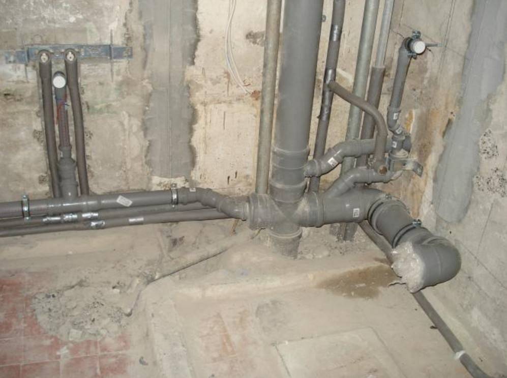 Замена канализационных труб в квартире своими руками