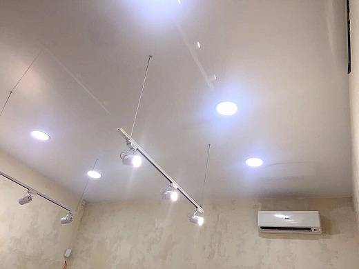 Потолочные светильники для ванной комнаты: монтаж светильников в ванной