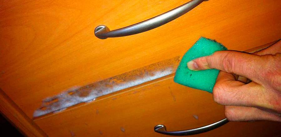 Как убрать скотч с пластиковых окон, как отчистить от двухсторонней ленты, чем удалить остатки клея?
